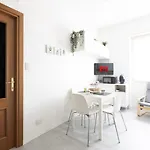 Aeterna Apartment Rome - Metro A , 20 Min To The Center - Free Wi-Fi